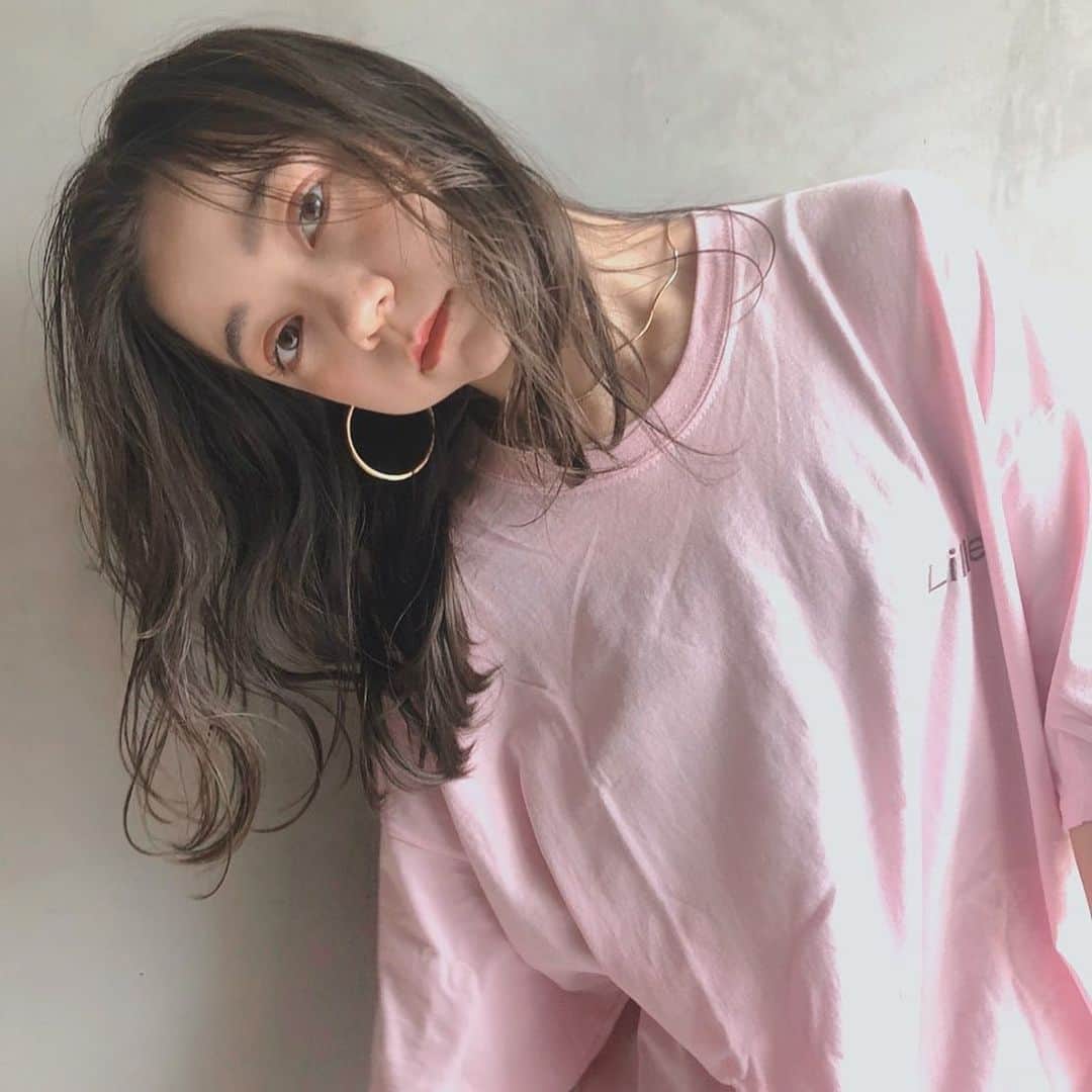 のインスタグラム：「* * ゆるっと彼Tスタイル🐷❤︎ 重力に逆らえないほっぺ〜」