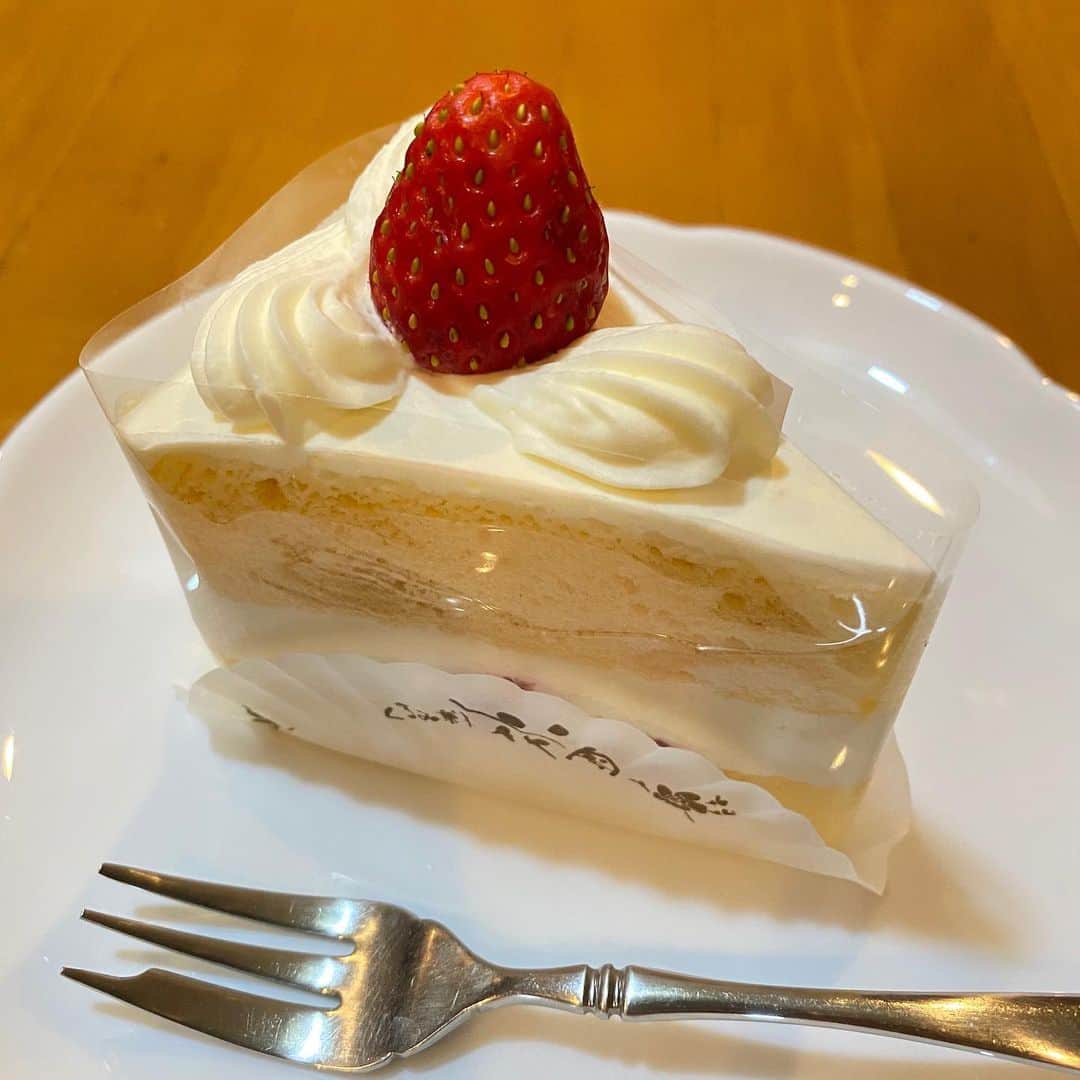 野間美由紀のインスタグラム：「誕生日なのでケーキ食べます🍰」