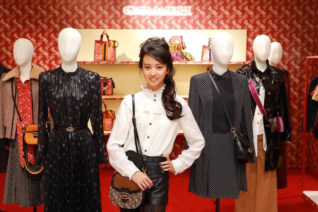 のインスタグラム：「#CoachNY ＃伊勢丹新宿店　@Coach 「COACH HOLIDAY 2019 POP UP 」　「コーチ ホース アンド キャリッジ」  Makeup @yusukesaeki  Hair @takeshikatoh」