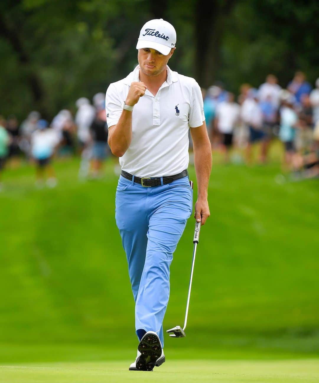 ジャスティン・トーマスのインスタグラム：「Since kicking off Birdies for Bahamas in September following the destruction from Hurricane Dorian, I’ve made 61 birdies and 1 eagle, resulting in $63,000 raised to help aid the Bahamian people.  We can’t forget that they still need our help.  Donate at the link in bio and help cheer me on this week at Hero World Challenge as I look to close out 2019 with as many birdies as possible!」