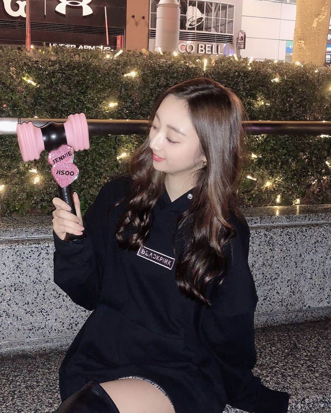 のインスタグラム：「ぶるぴんどーむ🖤💗 4人とも可愛すぎて毎回びっくりする😊癒されたし心が幸せです✨ これからも私の大好きなBLACKPINK🖤💗✌🏻 #blackpink #blackpinkworldtour2019 #ぶるぴん #東京ドーム #ぶるぴん好きな人と繋がりたい #ぶるぴんぐらむ #블랙핑크」