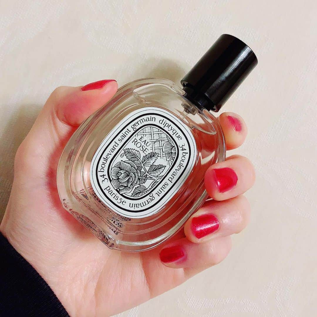 のインスタグラム：「Roselia×RAISE A SUILEN 合同ライブ「Rausch und/and Craziness」今回は2日間この香水をつけてました。  #diptyque の薔薇の香り、大好き🌹 香水以外にもハンドクリームやヘアミストも出てるので香水が苦手な方はそちらもオススメ！」