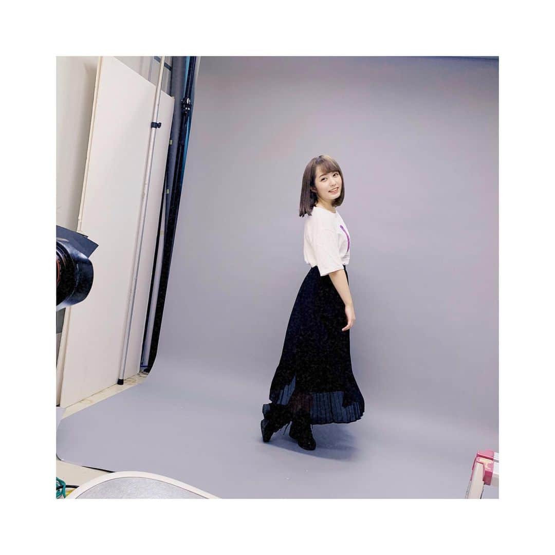前田美里のインスタグラム：「DVDサイン書きと坂道連載の打ち合わせ。 #EX大衆 さんWEBにて #坂道が好きだ 連載中です。 . だだのヲタクとして語らせて頂いておりますので、何卒よろしくお願いします。🙇‍♂️💭 . . Tシャツめっちゃ迷って欅3ndアニラTシャツ。  https://taishu.jp/articles/-/70078  #連載 #坂道ヲタク #乃木坂46 #欅坂46 #日向坂46 #ヲタク #nogizaka46 #keyakizaka46 #hinatazaka46 #idol #follow #followｍe」
