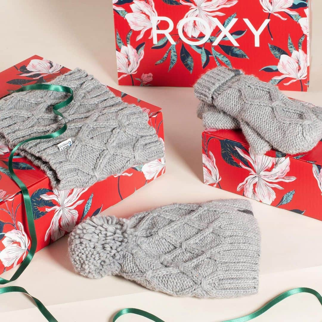 ロキシーさんのインスタグラム写真 - (ロキシーInstagram)「Looking to give a cozy gift this season? Tap the link in our bio to explore the Gift Guide」12月5日 0時07分 - roxy