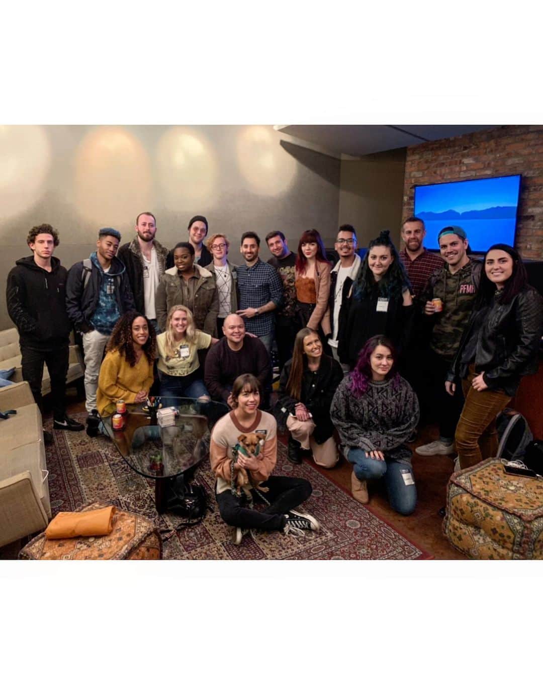 ASCAPさんのインスタグラム写真 - (ASCAPInstagram)「“Be inspired everyday” @thefuturistics 💫 These two hitmakers behind tracks for #CamilaCabello #MGK #SelenaGomez #GucciMane #GEazy #Halsey (& more), invited the Pop/Rock #ASCAPWorkshop writers into their lab for a special Q&A + stems breakdown. Check out clips on our stories.」12月4日 15時40分 - ascap