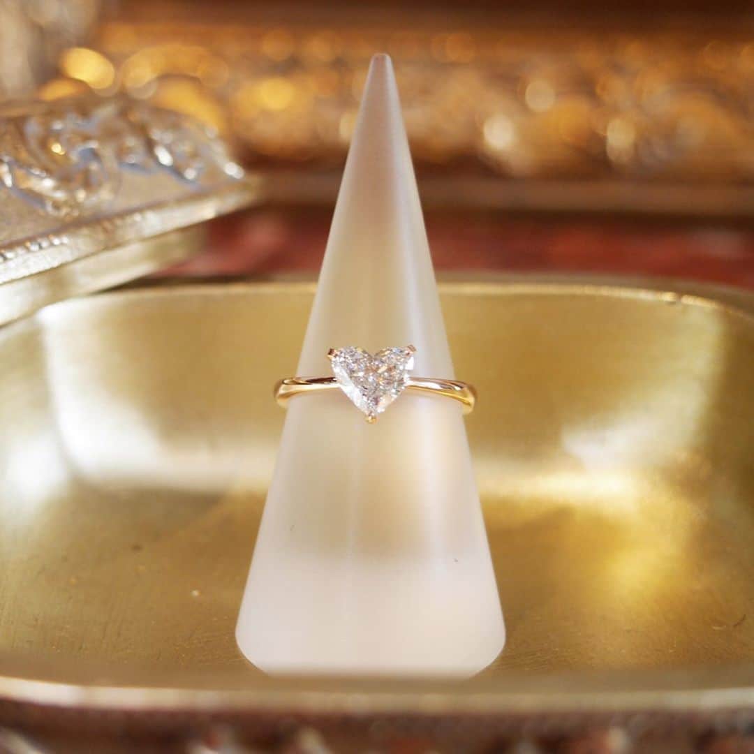 常岡康弘さんのインスタグラム写真 - (常岡康弘Instagram)「K18PG / Heart diamond ring. . 1ctあるハートシェイプダイヤモンドリング💙 素材はK18ピンクゴールドを使い、ダイヤモンドがより強調されるようなデザインで製作💍 . #tsuneokajewelry#オーダーメイド#ジュエリー#ダイヤモンド#k18#ピンクゴールド」12月4日 15時46分 - tsuneokajewelry