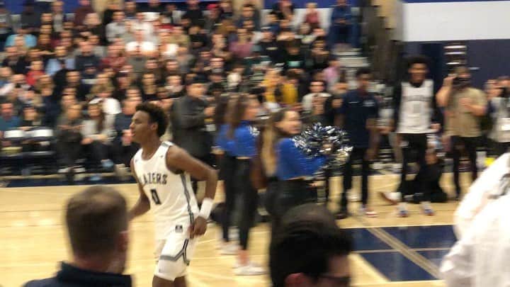 アダム・シャピロのインスタグラム：「Gotta show up and support the young king. @bronny @sierracanyonboysbasketball  This team is RIDICULOUS. Thanks for the tickets to my fave Blazer @sadieleiaroberts!!」