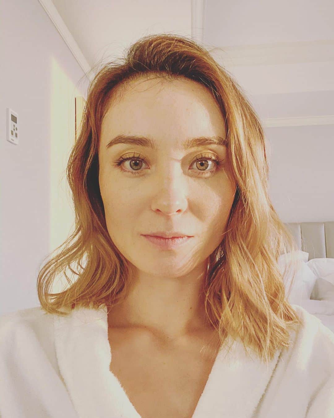 エミ・マイヤーのインスタグラム：「Thankful for my Kansai makeup artist 💄 @matsukana0202 いつも関西のヘアメイクはカナちゃん❤️」