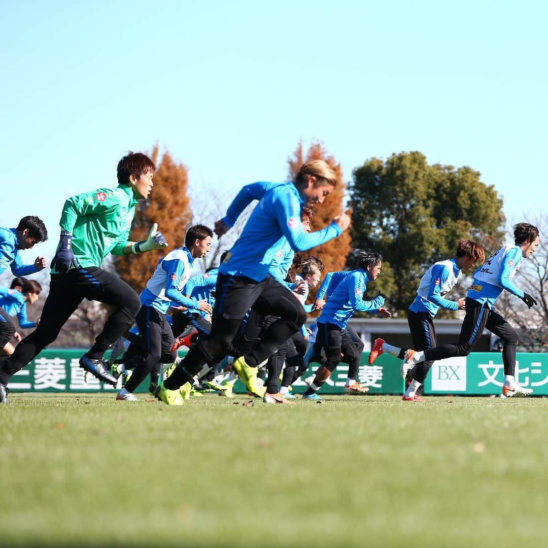 浦和レッドダイヤモンズさんのインスタグラム写真 - (浦和レッドダイヤモンズInstagram)「4日、大原サッカー場でのトレーニング。 #阿部勇樹 #興梠慎三 #長澤和輝 #エヴェルトン #urawareds #浦和レッズ」12月4日 16時29分 - urawaredsofficial