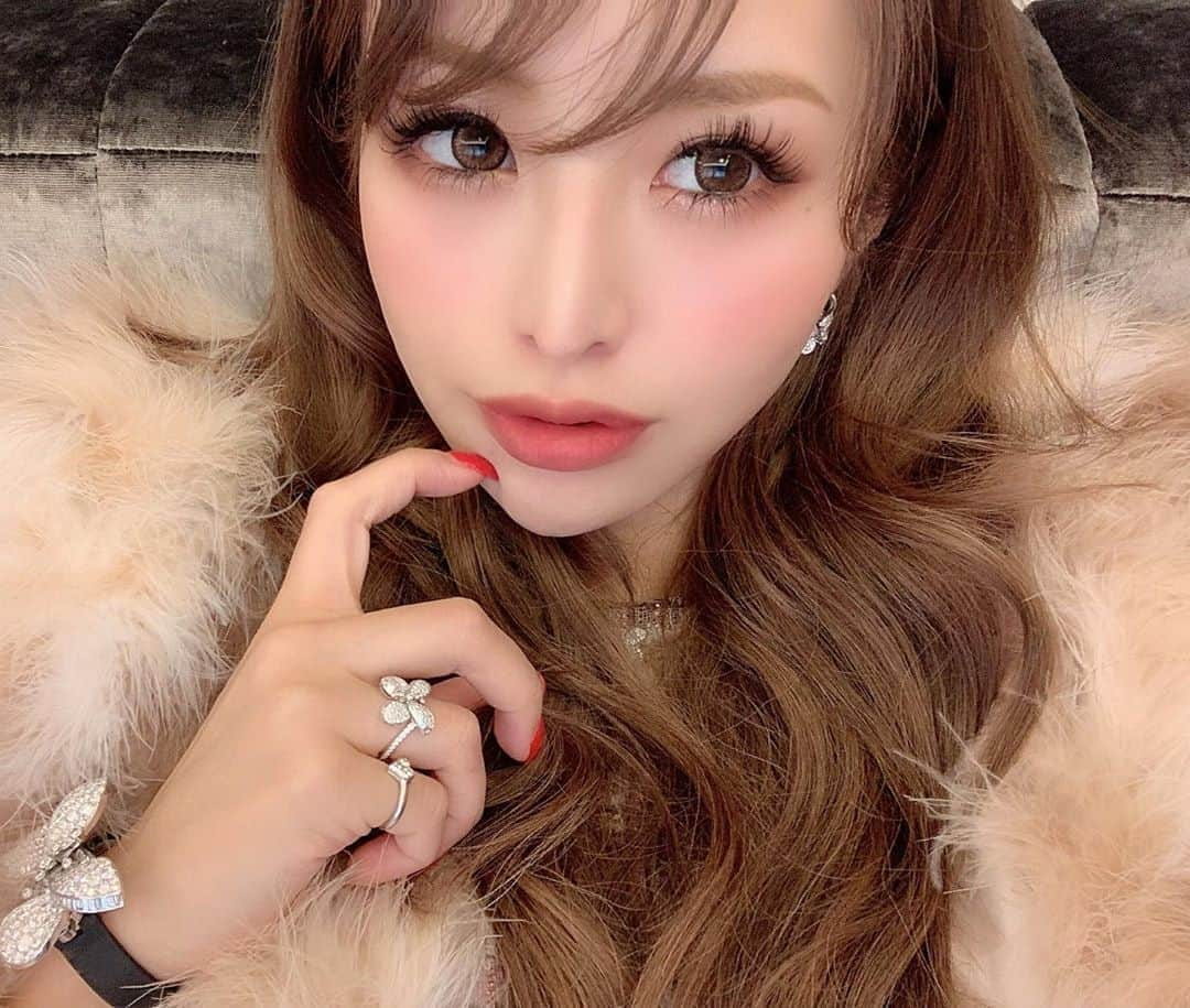 門りょうさんのインスタグラム写真 - (門りょうInstagram)「最近赤リップばっか💄冬だから」12月4日 16時32分 - rio19891015