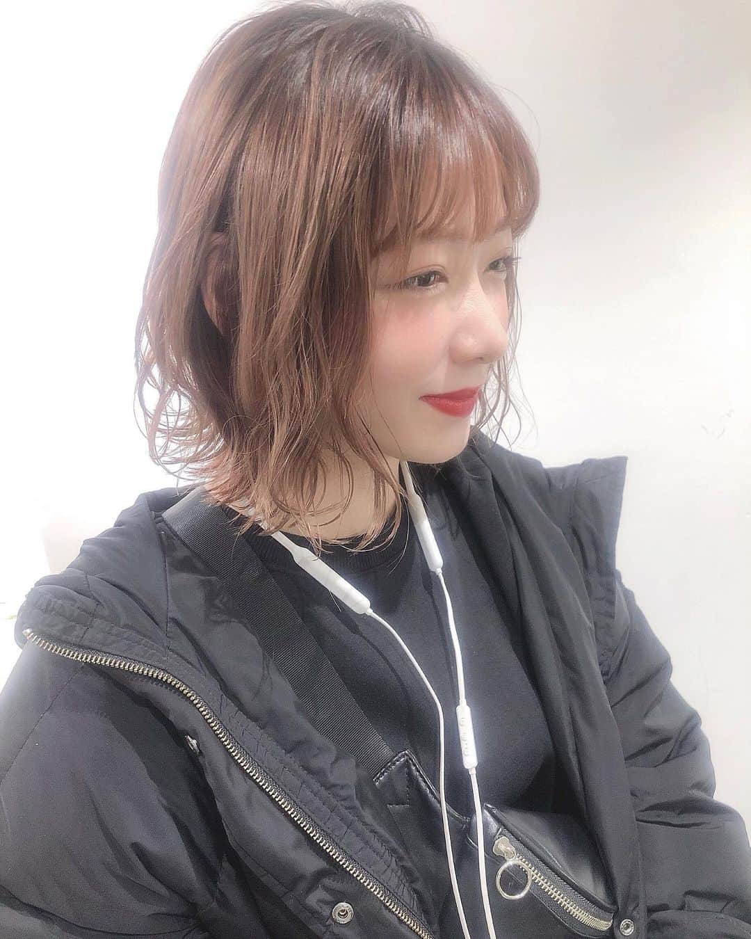 てぃーみきのインスタグラム：「. . 今回はカットのみ！ いつもお世話になっている @ryotakoba62 さんです☺︎ . #前髪がハゲ散らかってたから #量増やしてもらった #いつもありがとうございます」