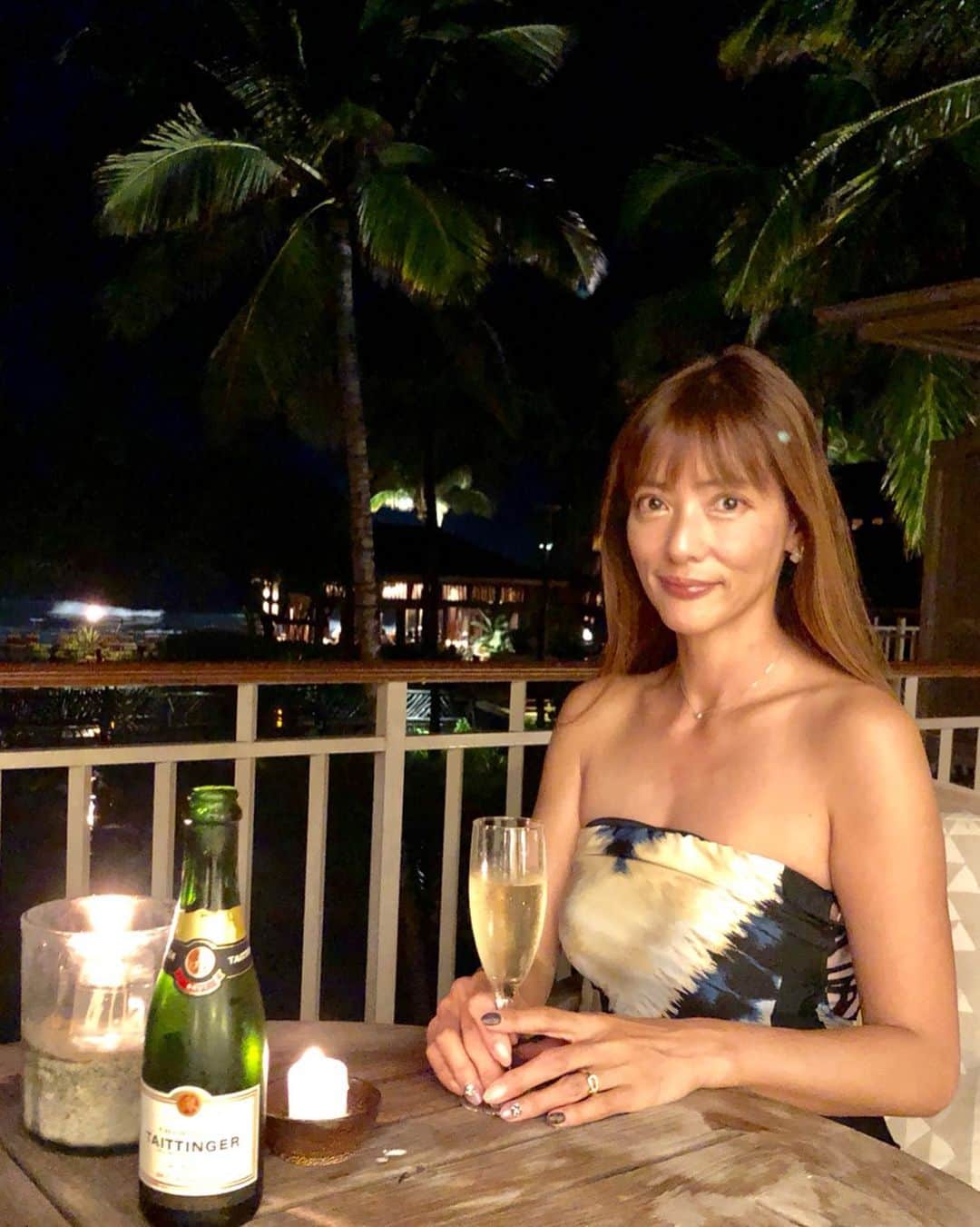 のインスタグラム：「ハワイ島最後の夜✨ 楽しい時間は本当にあっという間😊  また来るねー❤️ #hawaii  #bigisland  #fourseasons  #resort  #luxury #dress  #happy  #タビジョ #タビスタグラム #アラフィフモデル  #箕輪玖美」