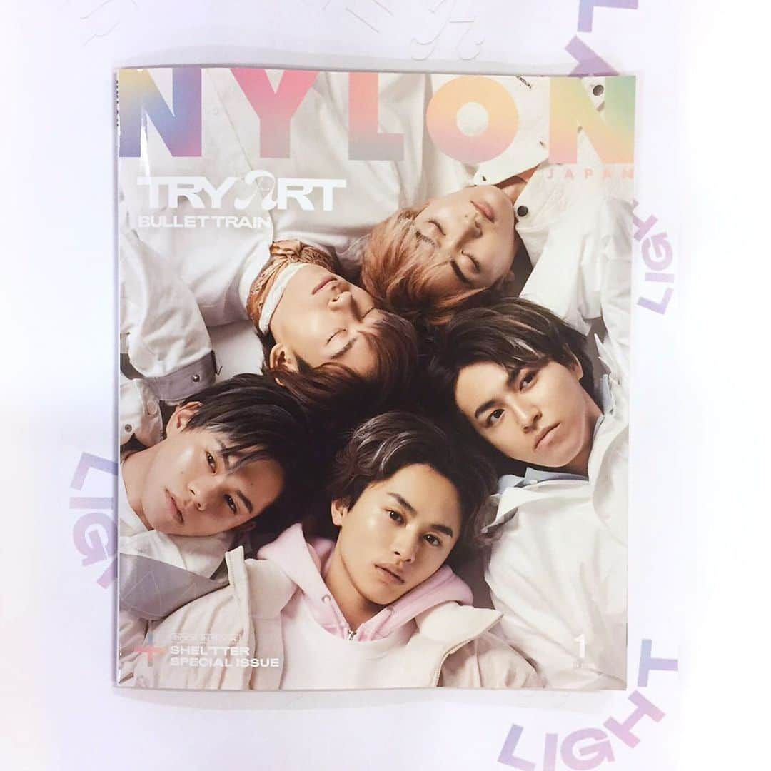 NYLON JAPANさんのインスタグラム写真 - (NYLON JAPANInstagram)「【 POST YOUR #mynylonjp ♡】 NYLON JAPAN 1月号はもうゲットした？  連載も含めスペシャルな関係にあるボーイズグループ 超特急がWカバーを飾った今月号を使ったフォトジェニックなアートワークを大募集中！  優秀賞に選ばれた人には次号のNYLON JAPANをいち早くお届け♡　ハッシュタグ“ #mynylonjp ”をつけておしゃれな作品をポストしてね。  詳しくはNYLON.JPをチェック！▶https://www.nylon.jp/mynylonjp.php  #nylonjapan #nylonjp #nylonguys #nylonguysjapan #bullettrain #januaryissue #cover #caelumjp #超特急 #リョウガ #カイ #タクヤ #ユーキ #ユースケ #タカシ #8号車 #fashion #beauty #MAC #caelumjp」12月4日 17時07分 - nylonjapan