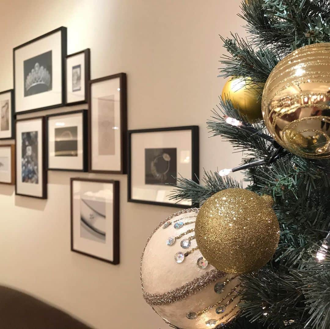 GINZA TANAKAのインスタグラム：「【令和元年のクリスマス】を特別な記念日に。 ギンザタナカ全店舗のスタッフが、心を込めてお手伝いをさせていただきます。 ・ #クリスマスブライダルフェア 12月25日まで開催中  #GINZATANAKA #ginzatanaka #ギンザタナカ #田中貴金属 ・ #結婚指輪 #マリッジリング #婚約指輪 #エンゲージリング #プラチナ #ゴールド #ブライダル #ご来店予約 はサイトよりお受けします」