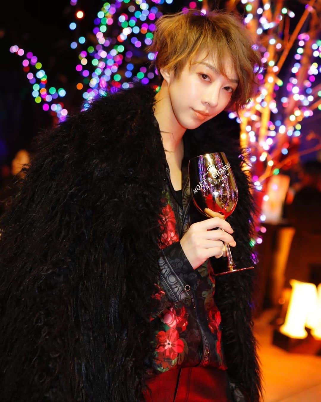 美弥るりかさんのインスタグラム写真 - (美弥るりかInstagram)「. . CE LA VI TOKYO ﻿ grand opening ﻿ with MOET IMPERIAL 150th anniversary﻿ にお邪魔してきました🍾﻿ ﻿ 東京の夜景を見ながら、お酒も楽しめる素敵な空間でしたよ✨﻿ ﻿ ５日にOpenするので﻿ またゆっくり行きたいです☺︎﻿ ﻿ ﻿ @celavitokyo ﻿ #MOETMOMENT﻿ #moetimperial﻿ #モエモーメント﻿ #celavitokyo﻿ #美弥るりか﻿ #rurikamiya﻿ ﻿ ﻿ coat @pacorabanne ﻿ shirt  @dolcegabbana ﻿ ﻿」12月4日 17時31分 - rurika_miya_official