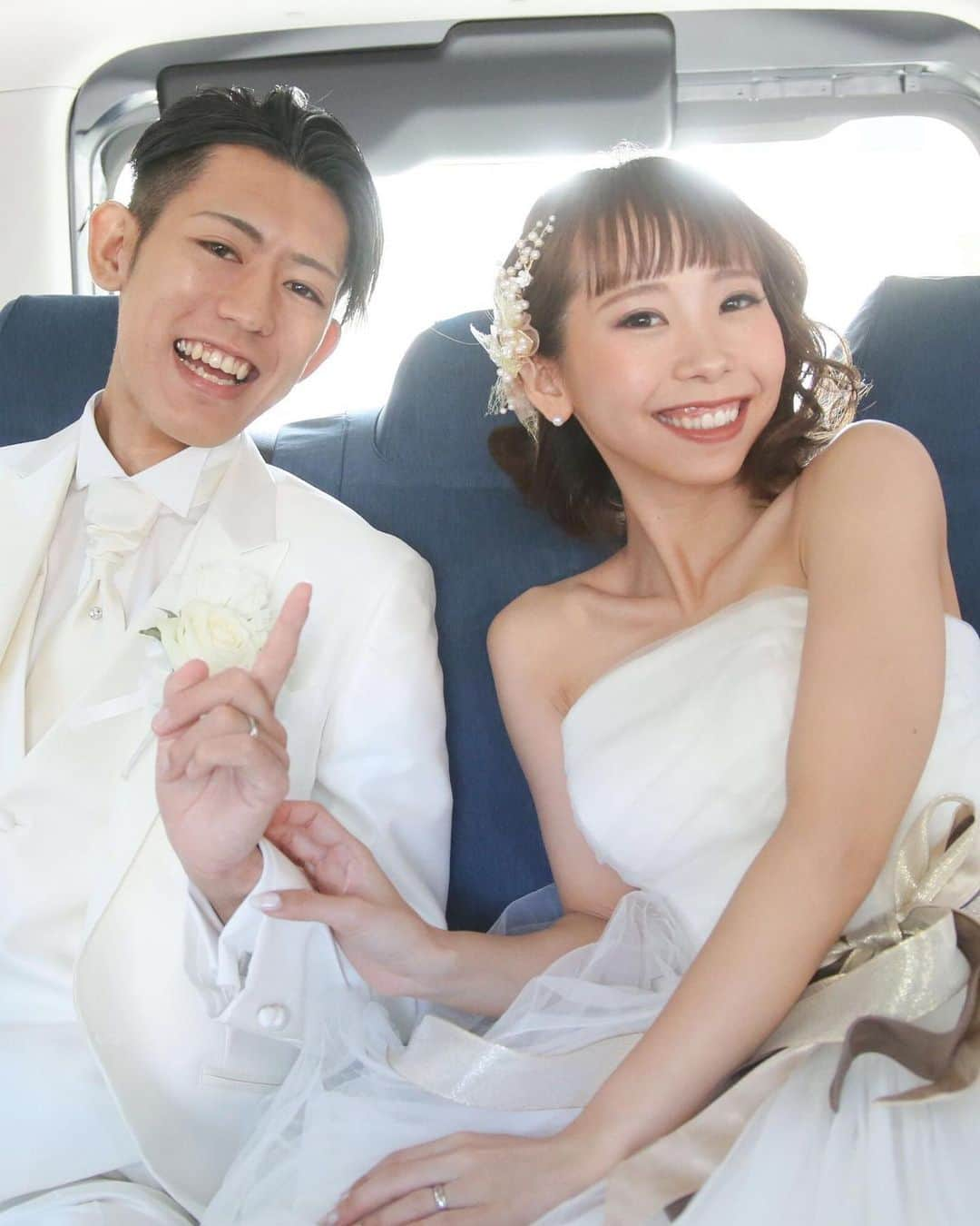 【公式】小さな結婚式さんのインスタグラム写真 - (【公式】小さな結婚式Instagram)「@petit.wedding をフォローしてね♩ #小さな結婚式 をつけてのお写真投稿も大歓迎です♡ こちらの公式IGでリグラムさせていただきます＊ .  ドレスアップしておふたりでのお写真♩ 普段と違う装いに身が引き締まりますよね＊ コーディネートもお任せください♡ . >>#小さな結婚式表参道店 . ——————— #小さな結婚式  #petitwedding #前撮り #結婚式  #プレ花嫁 #卒花 #アットホーム #少人数 #家族婚 #少人数結婚式 #ウェディング #ウェディングドレス #wedding #bridal #weddingdress #花嫁 #結婚式準備 #式場探し #日本中のプレ花嫁さまと繋がりたい #結婚式の思い出に浸る会 #結婚準備 #表参道 #東京花嫁 #フォトウェディング #フォトスポット #抱っこショット」12月4日 17時39分 - petit.wedding