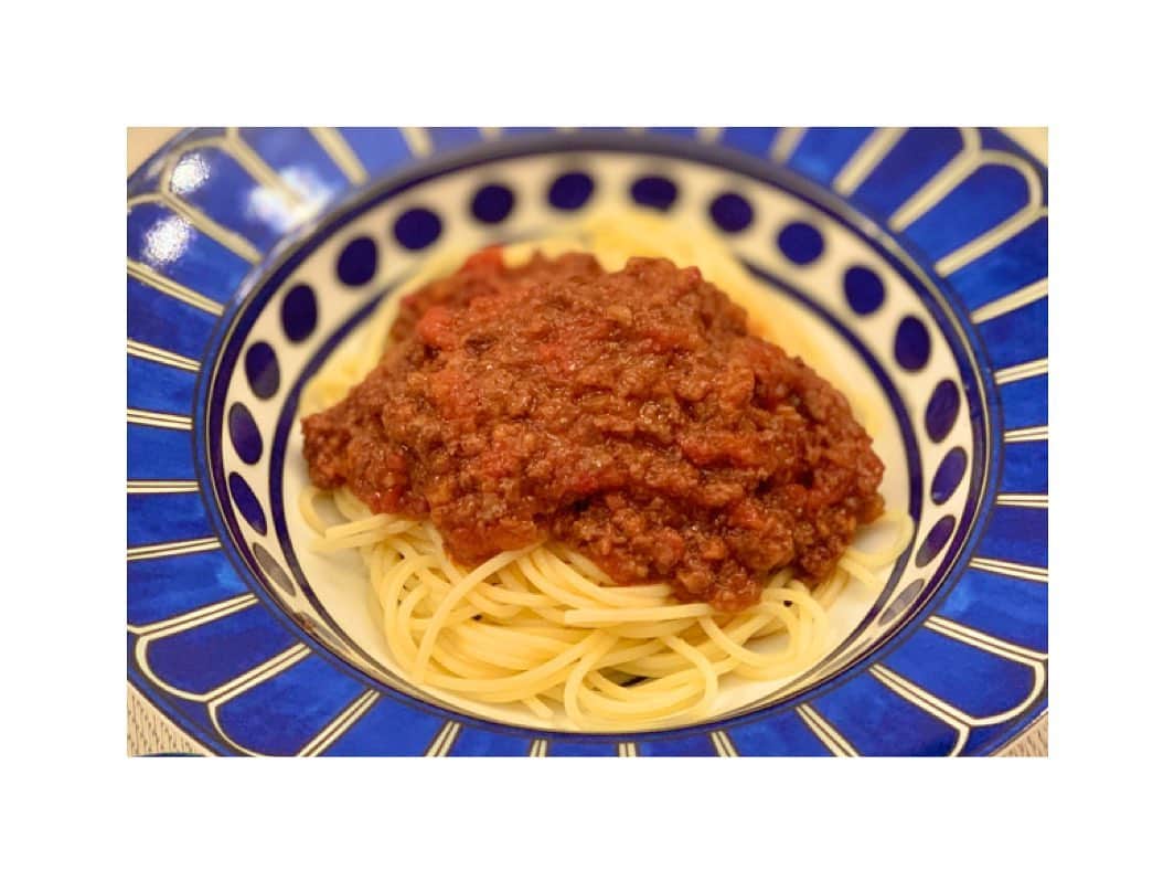 川村亜紀さんのインスタグラム写真 - (川村亜紀Instagram)「ある日の食卓🍝ミートソースはたっぷり乗せていただきます。 久方ぶりにミートソースを作りました。 ミートソースはスパゲティやラザニアなどに使えるので、多めに作って冷凍保存します。  #housedinner #housemade #homesweethome #meatsauce #bolognese #spaghetti #spaghettibolognese  #お家ごはん #お家ごはん好き #ホッとするよね  #ミートソース #ミートソーススパゲティ  #パスタとスパゲティ #違いがわかりません #🍝 #ごちそうさまでした  #亜紀の食卓」12月4日 17時43分 - _aki1015_
