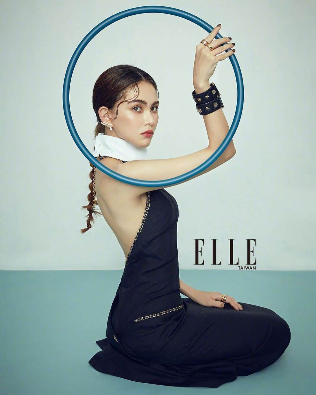 ハンナ・クインリヴァンさんのインスタグラム写真 - (ハンナ・クインリヴァンInstagram)「Love this cover, Check me out on 😉 @elletaiwan」12月4日 17時43分 - hannah_quinlivan