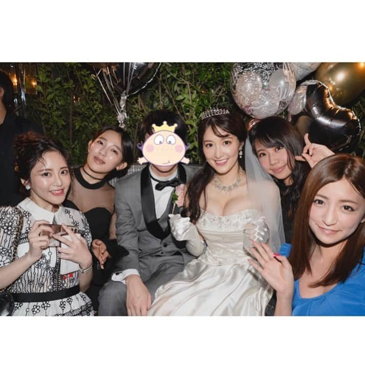 葉加瀬マイさんのインスタグラム写真 - (葉加瀬マイInstagram)「結婚式二次会では沢山のお友達が来てくれました☺️💕 綺麗な子がいすぎて男性のゲストはウキウキしただろうなぁ笑 谷間が出ないドレスを選んだのに、重いし座ったり立ったりして谷間が出すぎてしまってました😱💦笑  #谷亜沙子 #天木じゅん  #hoshino  #鈴木ふみ奈  #結婚式二次会 #1967」12月4日 17時53分 - m.hakase