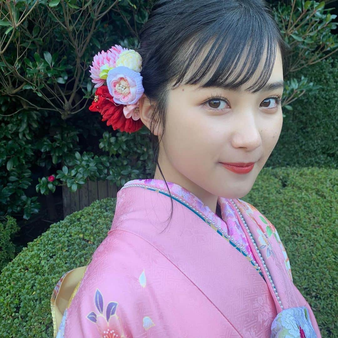 高橋有紀のインスタグラム：「オスカー晴れ着会、とってもタイプな女優の（NHKべっぴんさんで主役の娘役をしてました） 井頭愛海ちゃん　@manamiigashira_official のヘアメイク担当させてもらいました❤︎ #hairmake #osakana_yuki  #井頭愛海」