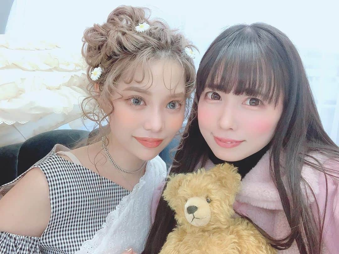 恋汐 りんごさんのインスタグラム写真 - (恋汐 りんごInstagram)「🌷 🦢 🌷 🦢 ♡swankiss spring2020♡ おじゃましたなの(Ｕ*^ω^*Ｕ) 彩綾さんかわいまる♡ (Ｕ///'ᴗ'///Ｕ) ♡ スカートの刺繍すきだったな〜♡ #swankiss展示会  #swankiss #japanesegirl」12月4日 17時52分 - sioringogo