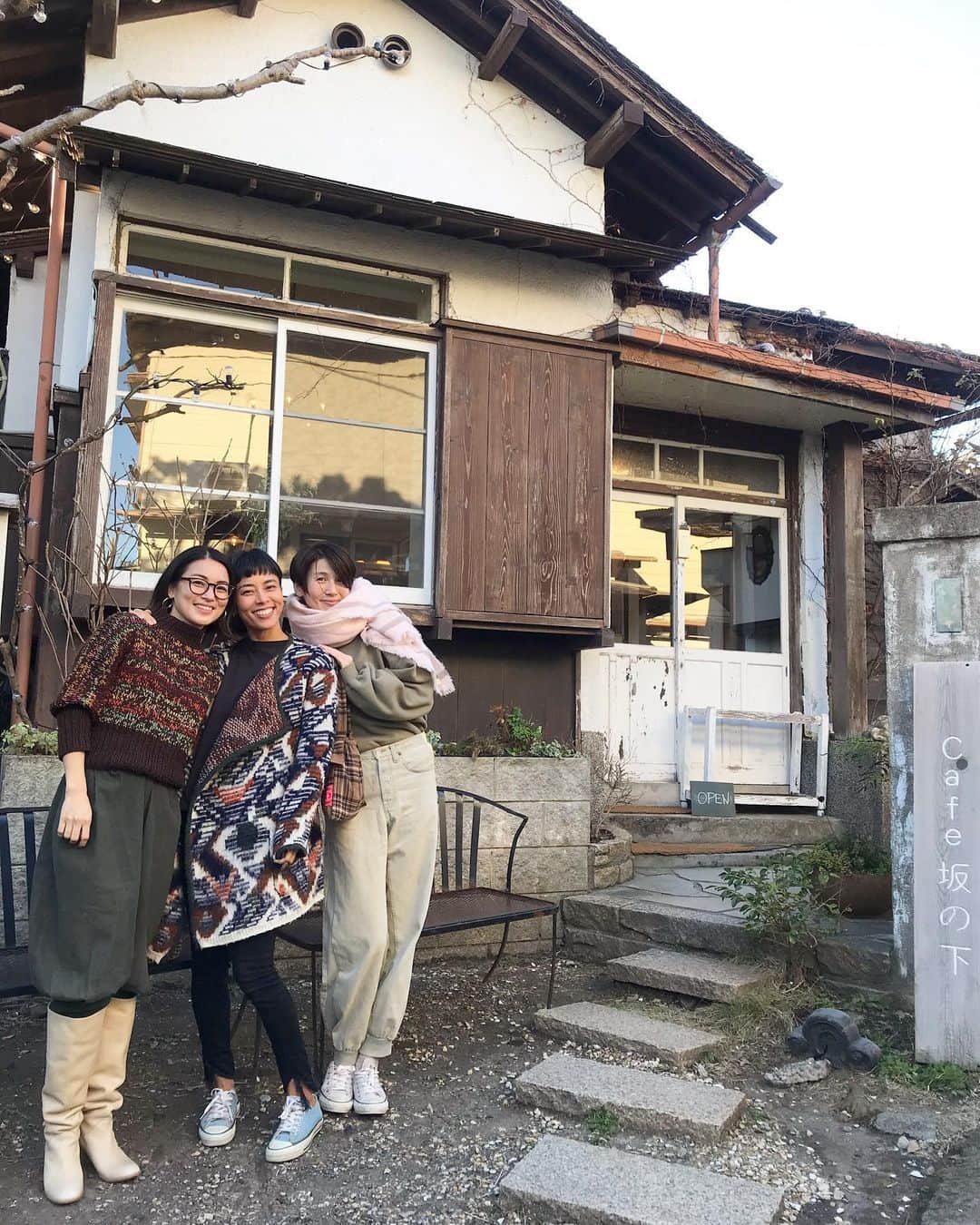 桃生亜希子のインスタグラム：「今日は、ずっとランチしたかった人達と行ってみたかった　Cafe 坂ノ下　@cafe_sakanoshita でlunch♡ 　まいさんも参加して、あっという間の楽しいひと時○ 子どものお迎え時間1時間間違えとったけど😅 　ママ友のおかげで問題なく。🙏❤️ #ありがとう　#みんなに支えられて生きてる　#美味しかった」