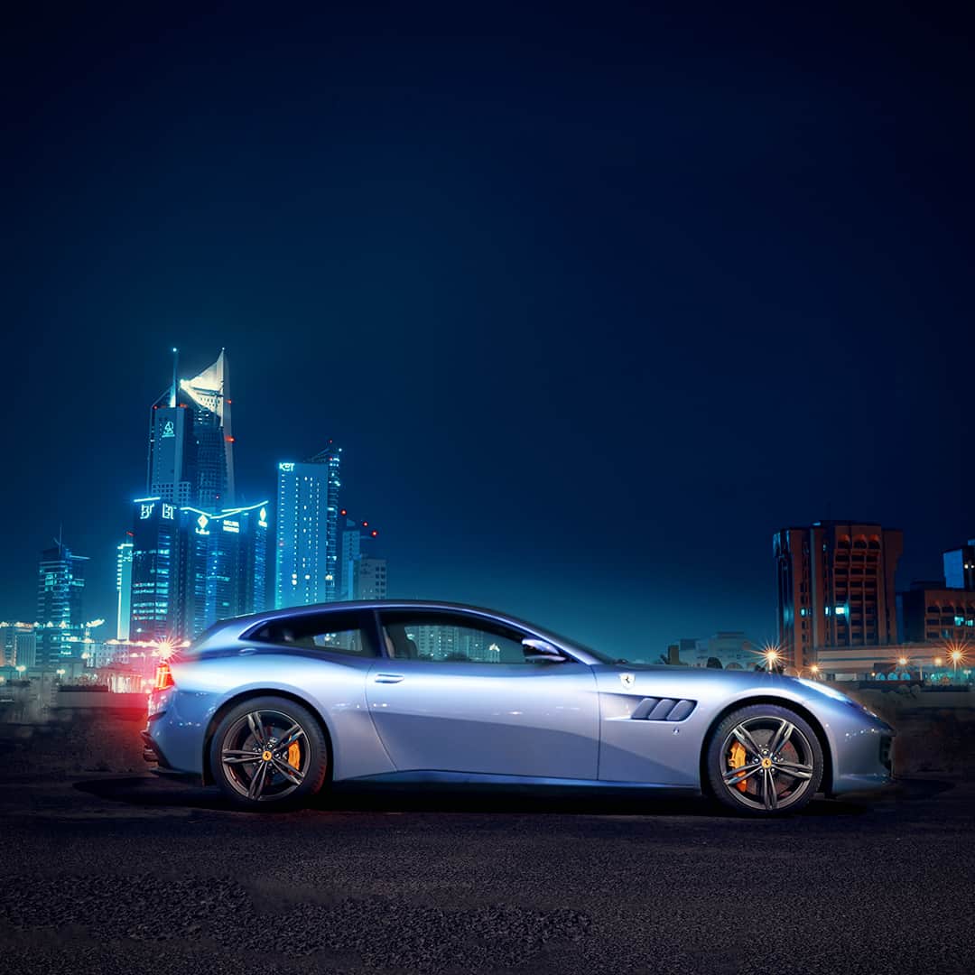 フェラーリさんのインスタグラム写真 - (フェラーリInstagram)「Nights in the city are even better with a model made for elegant experiences. #FerrariGTC4Lusso #Ferrari #DreamCar #ItalianDesign #Exclusive」12月4日 18時00分 - ferrari