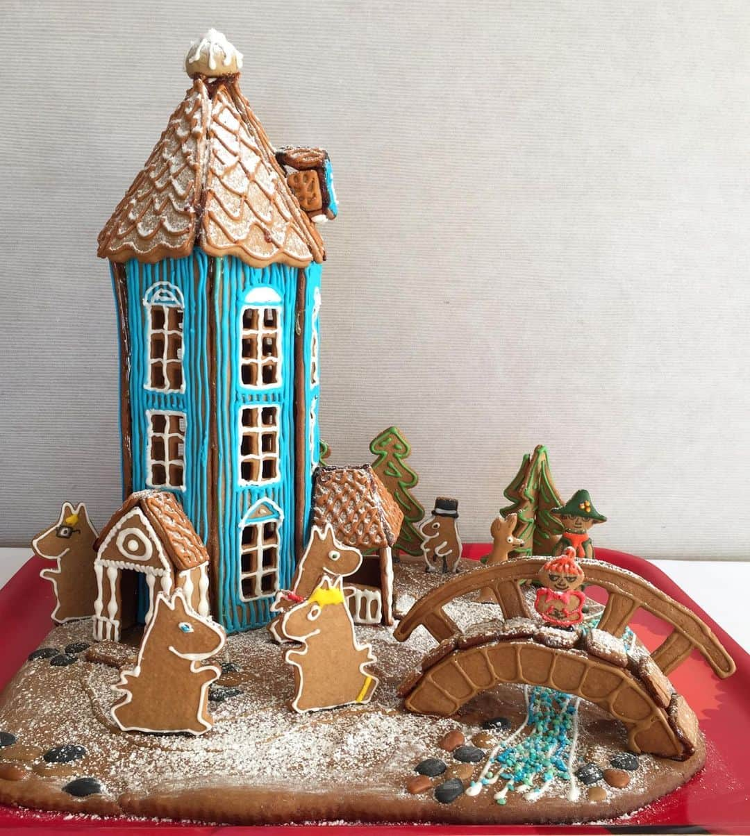 ムーミンさんのインスタグラム写真 - (ムーミンInstagram)「Oh, look at this beautiful #MoominGingerBreadHouse 😍😋 ❤️ Share your Moominous gingerbread creations with us by using #moomingingerbread ❤️ ❤️ 📷: @maria.taitokari ❤️ #moominofficial #moomin #moominhouse」12月4日 18時06分 - moominofficial