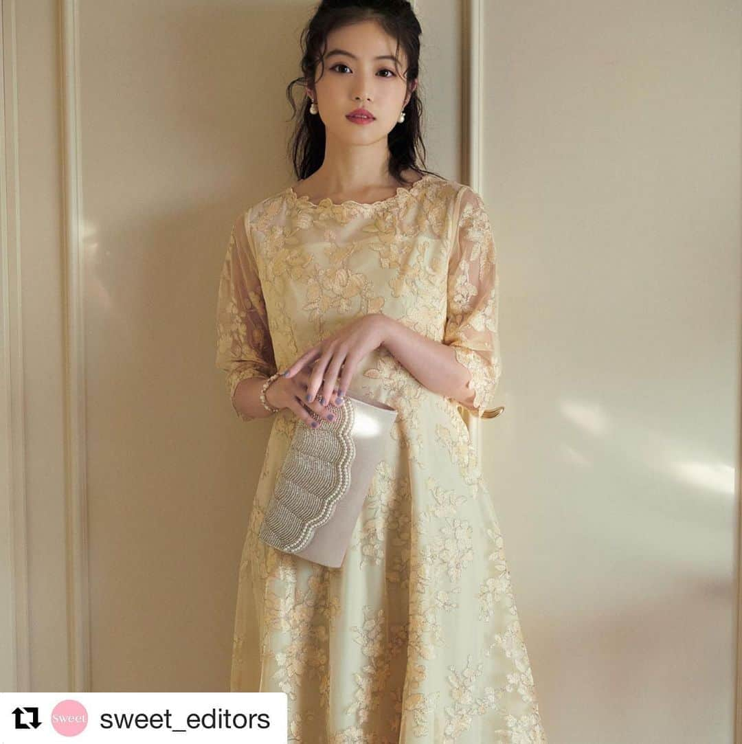 Dorry Dollさんのインスタグラム写真 - (Dorry DollInstagram)「#Repost @sweet_editors with @get_repost ・・・ 発売中のsweet﻿ 今田美桜ちゃん×ドリードールのページはもう見てくれた？﻿ 編集部のイチオシは、このレモンイエローのドレス👗❤️﻿ フレッシュなレモンイエローは﻿着るだけで 結婚式やクリスマスパーティーの﻿ ヒロインになれること間違いなし✨👍﻿ 他にも本誌には美桜ちゃんのドレス姿を多数掲載中です！ぜひチェックしてね😍﻿ ﻿ #dorrydoll ﻿ #dress ﻿ #オケージョン  #オケージョンドレス」12月4日 18時19分 - dorry_doll_official