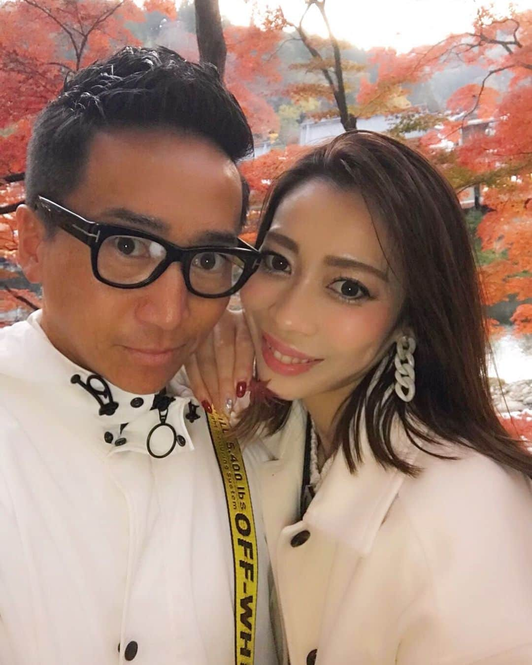 Tadashi Itoのインスタグラム：「🍁 ・ ・ 香嵐渓行った時の🤳🏻 ・ ・ とにかく寒すぎる❄️ ・ ・ 体温めてこよ🏋🏽‍♂️🏋🏽‍♂️🏋🏽‍♂️ ・ ・ ・ #fashion #offwhite #tomford #zara #couplephoto #instagood #followｍe #ファッション #オフホワイト #トムフォード #ザラ #カップルフォト #カップルコーデ #夫婦 #夫婦コーデ #香嵐渓 #紅葉 #フォトジェニック #お洒落さんと繋がりたい」