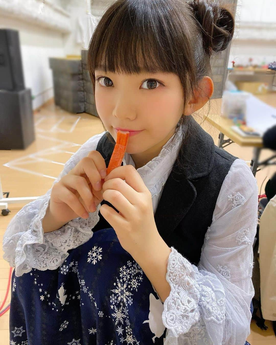 長澤茉里奈さんのインスタグラム写真 - (長澤茉里奈Instagram)「かにかま好きい！ #marichuu#nagasawamarina #アイドル#合法ロリ」12月4日 18時24分 - marinanagasawa1008