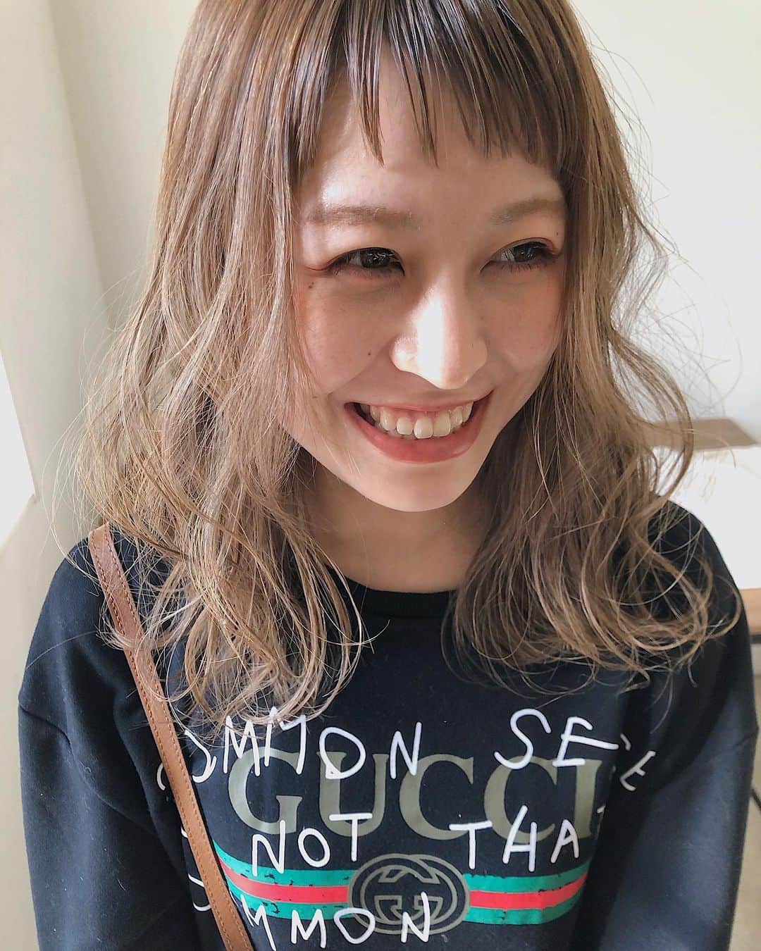 のインスタグラム：「柔らかいベージュがとてもお似合いでした🌼﻿ 前髪も癖が扱いやすいように👌👶﻿ どうもありがとうございました🌼🙏﻿ 12月は初めましての方もたくさん来てくださって﻿ とても嬉しいです☺️🌼﻿ ぜひ、ご予約お待ちしております🙇﻿ #sakinchohair﻿ #hairarrange#hair#arrange#hairset#ヘアアレンジ#アレンジ#ヘアセット#豊橋#美容室#ヘアメイク#出張ヘアメイク#ヘアカラー#ベージュ」