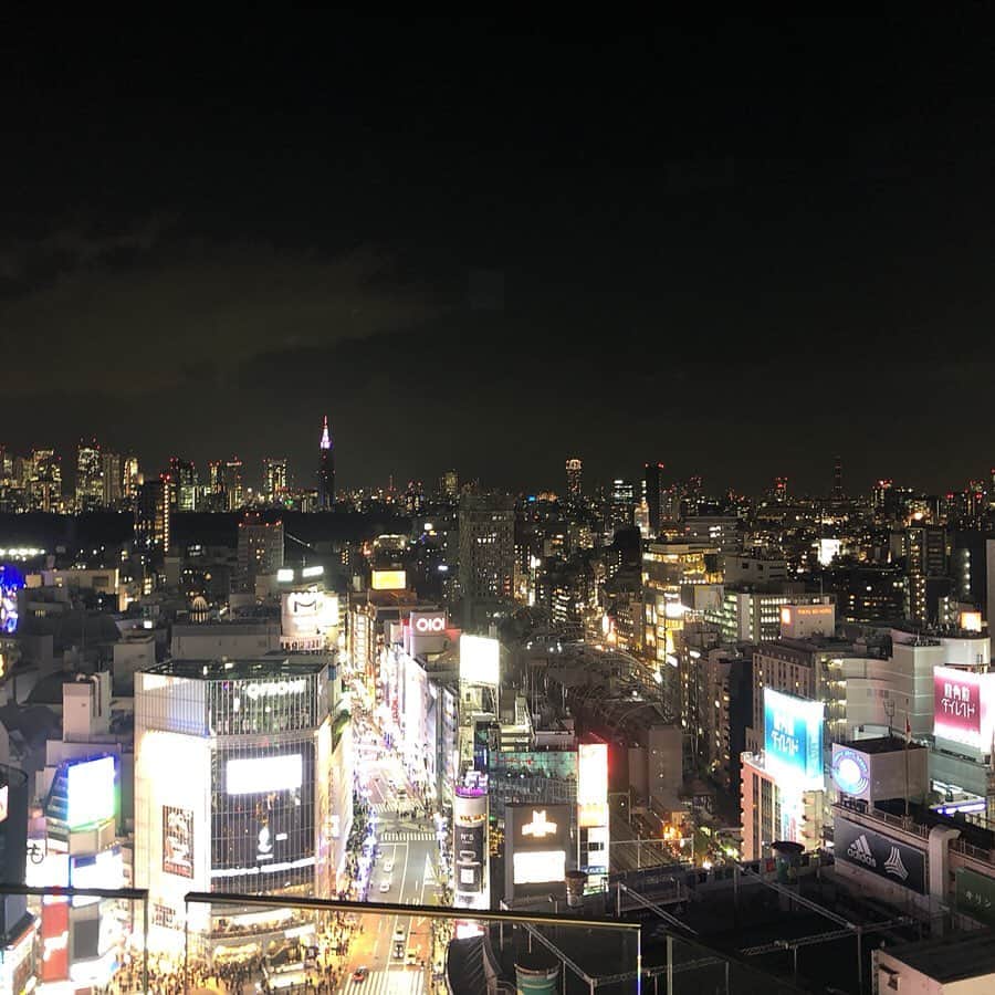 大木美里亜（みりちゃむ）さんのインスタグラム写真 - (大木美里亜（みりちゃむ）Instagram)「🏢東急プラザ渋谷🏢 。 。 。 渋谷に新しく出来た東急プラザのプレオープン行ってきたよ〜 。 。 。 屋上とか渋谷見下ろせてめっちゃきれい😂 。 。 。 私の好きなTHE ALLEYも入っててハッピーでした🦌💕 。 。 。  #東急プラザ渋谷 #tokyuplazashibuya」12月4日 18時27分 - mirichamu_0710