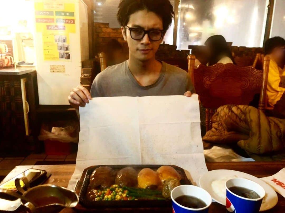 中尾暢樹さんのインスタグラム写真 - (中尾暢樹Instagram)「ハンバーグ1ポンド食べる時の顔。」12月4日 18時36分 - masaki_nakao_