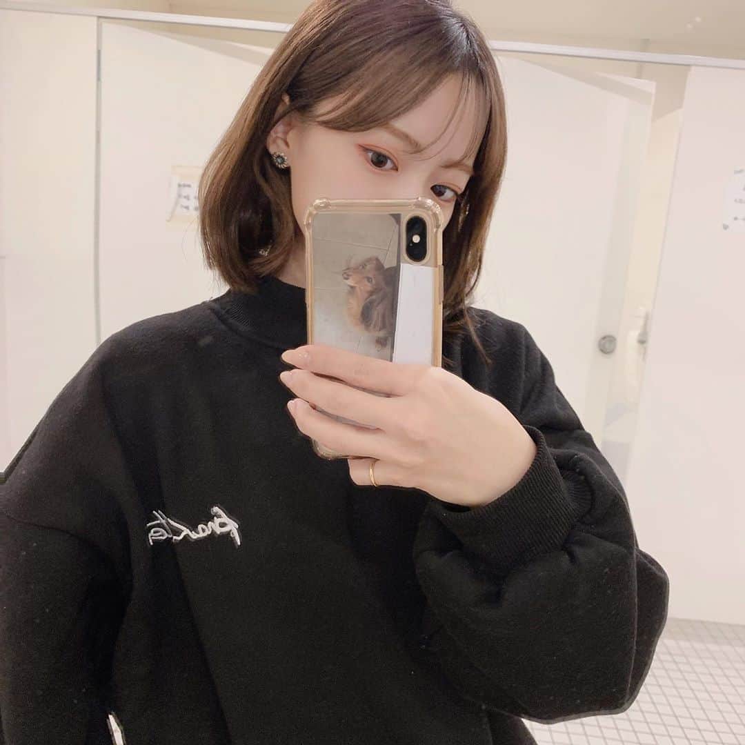 のインスタグラム：「그제 붙임머리 사요나라~빠이빠이~했어😢👋 . #메이크업 #붙임머리 #셀카 #셀피」
