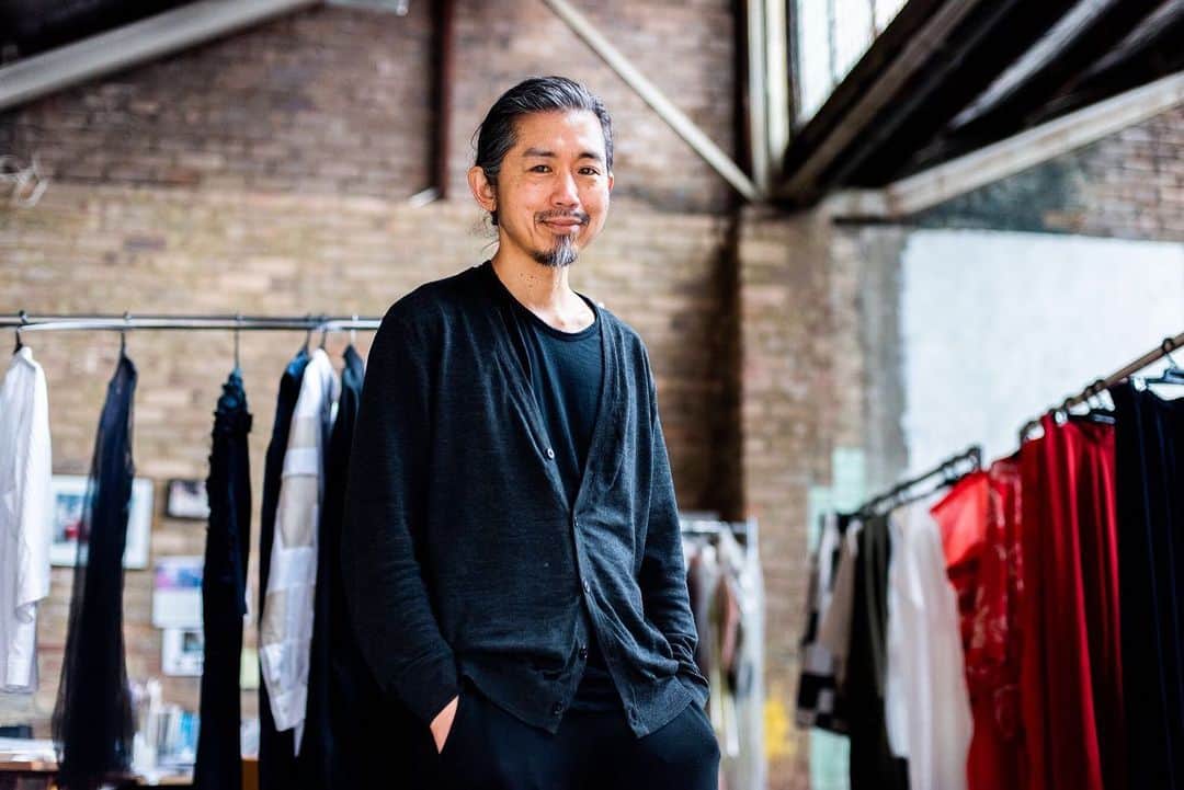 The Japan Timesさんのインスタグラム写真 - (The Japan TimesInstagram)「Fashion designer Akira Isogawa has found tremendous success Down Under as his clothes have appeared on the cover of Vogue while his face has been put on an Australian stamp. "Sydney is my base,” Isogawa says in an interview with The Japan Times. “Growing up in Kyoto, I always felt as if I belonged elsewhere. I don’t think I can behave ‘typically’ Japanese and follow societal rules. I understand how such rules are necessary and help Japan to function as efficiently as it does. But I’m a rule breaker, and that’s permitted here in Australia. It’s a real relief.” Read the full interview with the link in the bio. 📸: Alina Golovachenko . . . . . . #Japan #Kyoto #Australia #Sydney #fashion #fashionista #fashiondesigner #fashionable #fashionblogger #clothes #Vogue #akiraisogawa #kimono #日本 #京都 #シドニー #オーストラリア #ファション #ファションショー #デザイン #デザイナー #服 #着物 #👘」12月4日 18時46分 - thejapantimes
