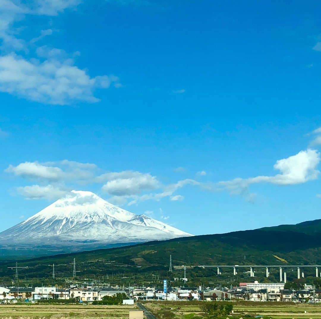 アグネス・チャンさんのインスタグラム写真 - (アグネス・チャンInstagram)「Mount Fuji on a nice winter day.」12月4日 18時47分 - agneschan1