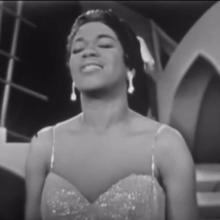 RIKAPEPEのインスタグラム：「🌹 #sarahvaughan  #theyalllaughed」