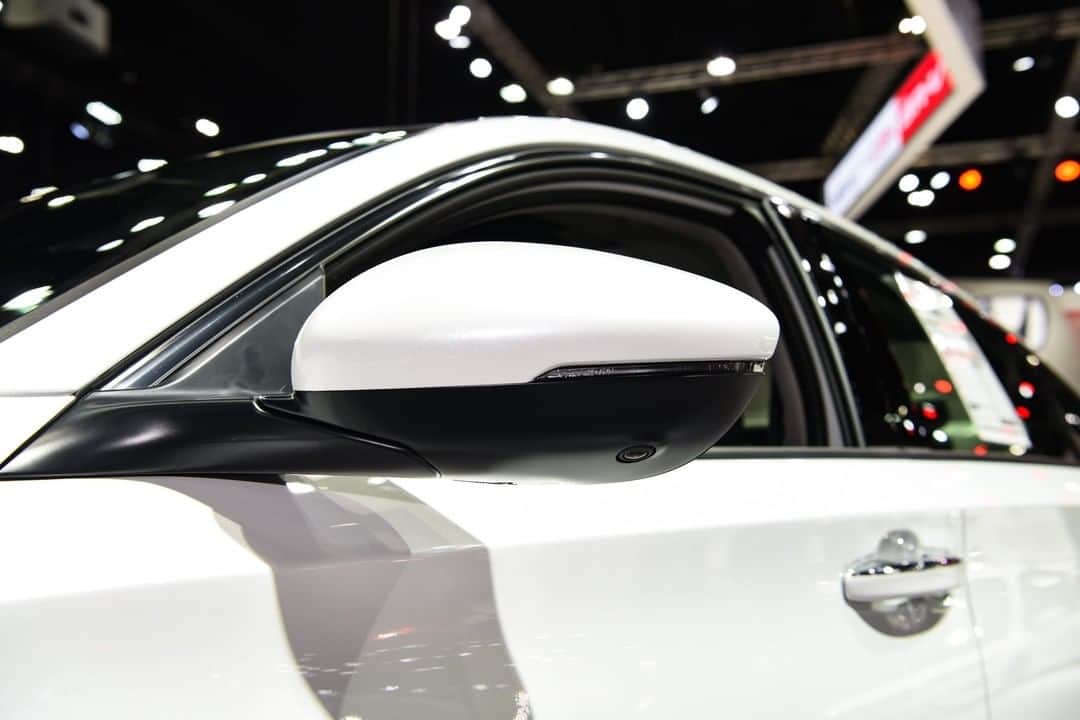 EnjoyHondaThailandさんのインスタグラム写真 - (EnjoyHondaThailandInstagram)「All-new Honda Accord รุ่น Hybrid ยนตรกรรมสปอร์ตพรีเมียมซีดาน ที่ได้รับการพัฒนาให้ก้าวล้ำไปอีกขั้น มาพร้อมข้อเสนอพิเศษ รับดอกเบี้ย 2.29%* ฟรีค่าแรงเช็กระยะ 5 ปี หรือ 100,000 กม.* พร้อมรับประกันแบตเตอรี่ไฮบริด 10 ปี เมื่อจองรถยนต์ตั้งแต่ 25 พ.ย.  62 - 11 ธ.ค. 62 และรับรถยนต์ตั้งแต่ 25 พ.ย. 62 - 31 ธ.ค. 62  รายละเอียดเพิ่มเติม คลิก >> www.honda.co.th  มาเจอกันในงาน Motor Expo 2019 ที่บูท Honda (A14) อาคารชาเลนเจอร์ ฮอลล์ 2 อิมแพ็ค เมืองทองธานี ตั้งแต่วันที่ 29 พ.ย. 62 – 10 ธ.ค. 62  #AllnewHondaAccord #TheAccord #AllnewHorizonBegins *เงื่อนไขเป็นไปตามที่บริษัทฯ กำหนด」12月4日 19時00分 - hondathailand