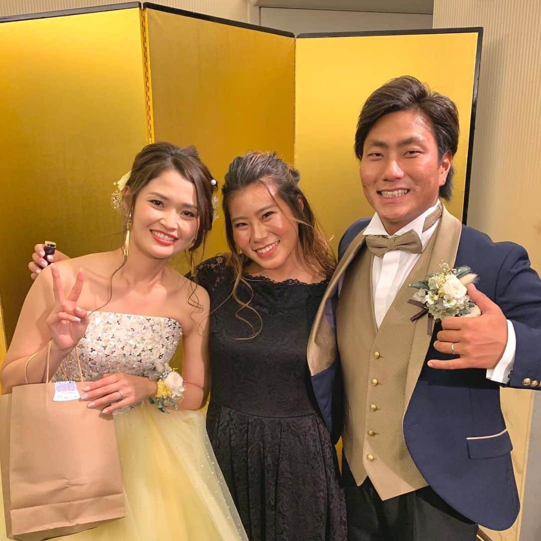 渡辺愛さんのインスタグラム写真 - (渡辺愛Instagram)「改めて結婚おめでとう！🤍 いつまでも憧れで大好きな2人です🧸💜 今まで以上に幸せになってね！💍 @emiemia @kanwatanabe」12月4日 19時01分 - _manawatanabe_