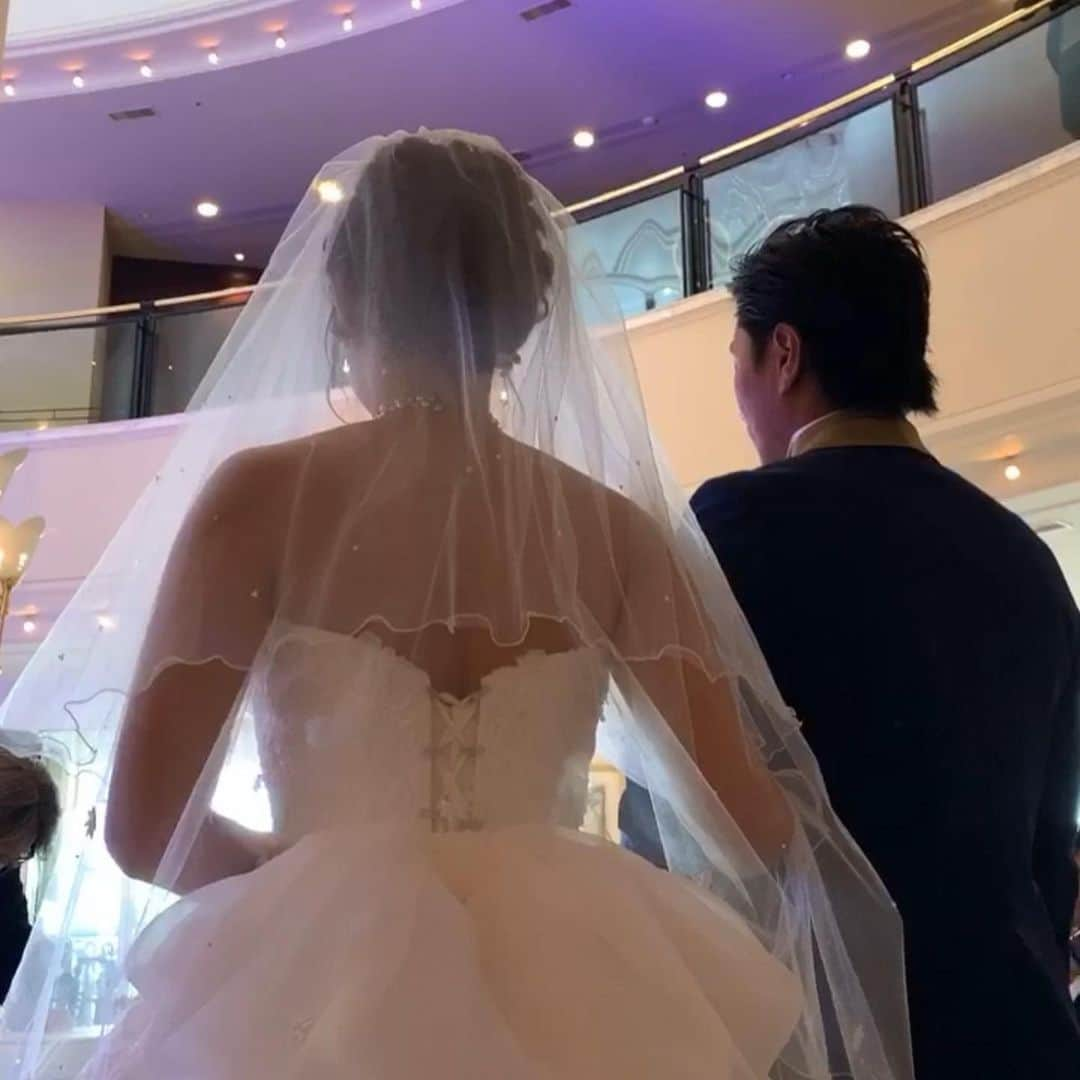 渡辺愛さんのインスタグラム写真 - (渡辺愛Instagram)「改めて結婚おめでとう！🤍 いつまでも憧れで大好きな2人です🧸💜 今まで以上に幸せになってね！💍 @emiemia @kanwatanabe」12月4日 19時01分 - _manawatanabe_