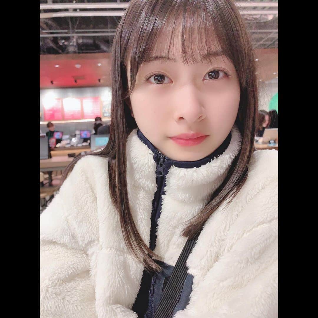 松岡はなのインスタグラム：「眠いとすぐ顔に出ちゃう...🥱」