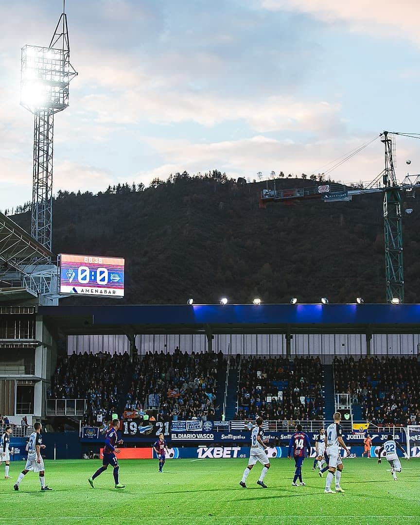 SDエイバルさんのインスタグラム写真 - (SDエイバルInstagram)「Igandean denok #Ipurua-ra ❤️💙 . #EibarGetafe #LaLiga #GoazenEibar」12月5日 0時46分 - sdeibar