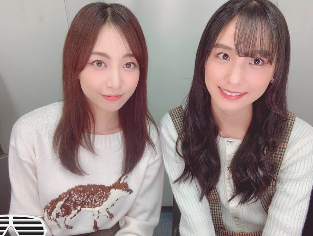 のインスタグラム：「. .  #SHOWROOM 配信ご覧くださった方ありがとうございました😊 . 今日は #FNS歌謡祭 の実況を見ながら 2人でその曲をハモって歌ったりしました🎵 . そして 結成記念日ライブ大晦日で発売の 新グッズのハンドタオルをチラ見せ👀💓 . 当日登場する新グッズは、 ハンドタオル、缶バッチ、Tシャツの 3種類です‼️ . . チェックしてお越し下さい♡♡ . 【チケット一般発売中！】 大晦日【Bitter & Sweet 6th Anniversary LIVE 2019】 12/31大晦日 代官山LOOP 【開場 / 開演】18:30 / 19:00 ビタスイにとって大事な日👭🎤❤️ バンドで開催します！！🎸🎹🥁🎸 打ち合わせ盛り盛りしました！楽しかった！！ 本番が一番楽しみ！頑張ります！ ぜひお越し下さい✨🌙🎵 . .  #ビタスイ #大晦日 #結成記念日 #代官山loop #代官山 #バンド #弾き語り #LIVE #ライブ #showroom #ありがとうございました #新グッズ #Tシャツ #ハンドタオル #缶バッチ #ロゴや絵が最高 #お楽しみに #萌服 #長谷川萌美」