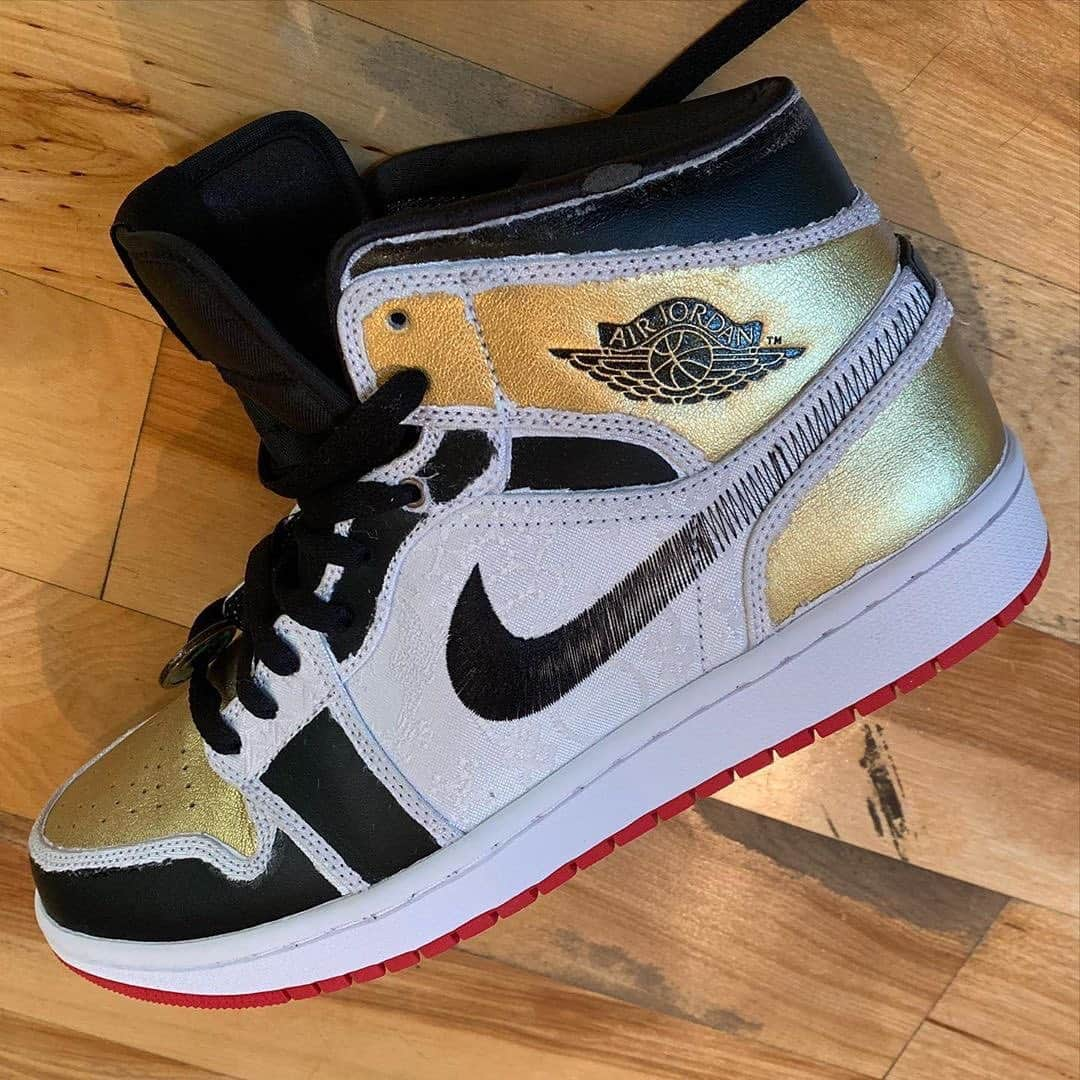 Sneaker News x Jordans Dailyさんのインスタグラム写真 - (Sneaker News x Jordans DailyInstagram)「@edcee3000 bares all with his upcoming Air Jordan 1 Mid 👀 You copping? #jordansdaily」12月5日 0時50分 - jordansdaily