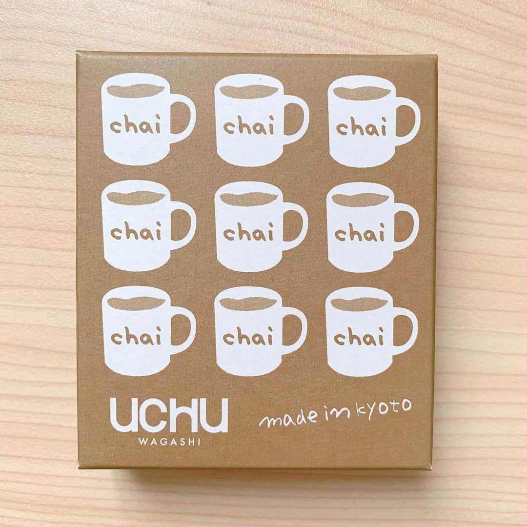くまみきさんのインスタグラム写真 - (くまみきInstagram)「きゃわいい…🐿💗 京都で出会ってからほれ込んだので通販しちゃった🥳💗 リスは秋限定デザインで、ぷっくりほっぺがかわいくてお気に入り☺️💗 そしてチャイ味にも挑戦！コーヒーとか紅茶に合いそうな味だったよ〜💗 @uchuwagashi  #落雁 #干菓子 #和菓子 #uchuwagashi」12月4日 19時30分 - kumamiki