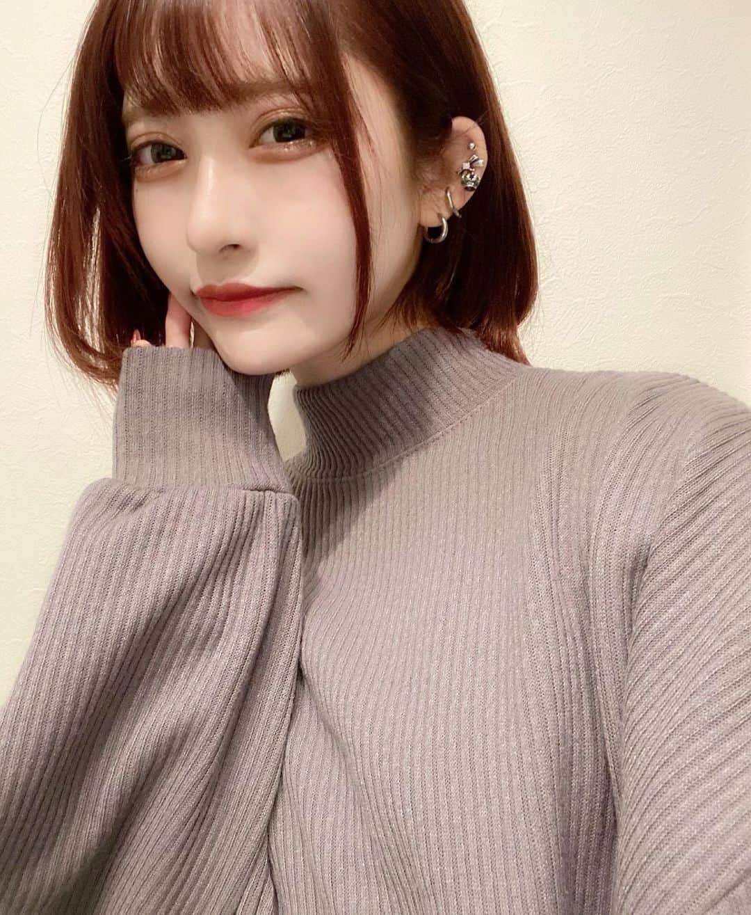 一ノ瀬りとのインスタグラム：「ねむくてお化粧とちゅうでやめちゃったあ」