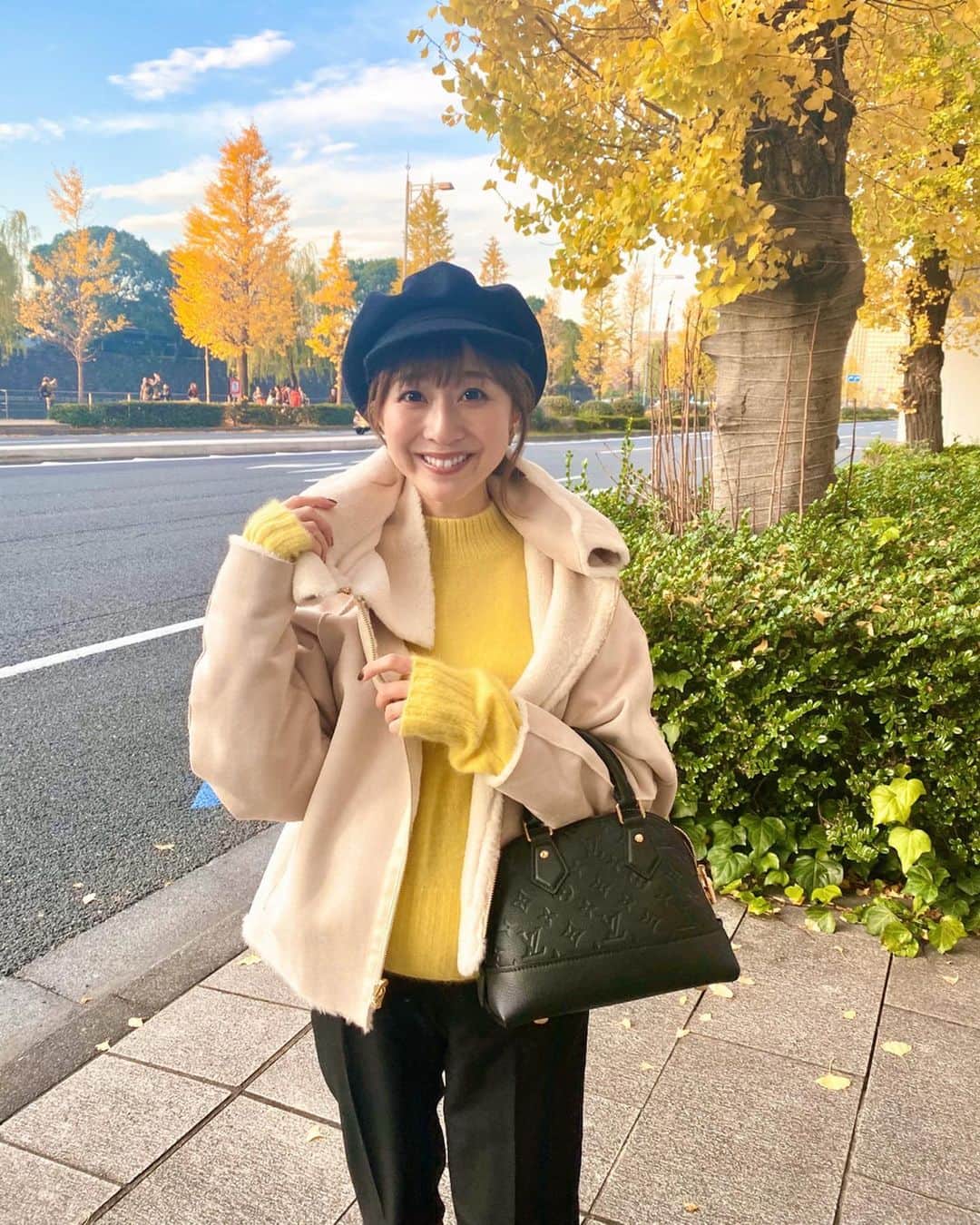 のインスタグラム：「・ セントルのフレンチトーストが好きすぎる🥺🍞❤️ そしておさむくん帽今年もkangolのにした💕 なぜか毎年のように黒だけ無くしてしまってw かれこれ3つめくらいになる😂 他のにしようかと探すんだけど なんかピンと来なくて結局これ😁❤️ #coordinate  tops#frayid @fray_id  pants#chocoa @chocoa_official  outer#laymee @laymee_official  hat#kangol @kangol_headwear_japan  bag#louisvuitton @louisvuitton  shoes#tsurubymarikooikawa @tsurubymarikooikawa  #sサイズコーデ  #153cmコーデ #おちびコーデ #おちびの輪 #妊婦コーデ #マタニティコーデ #妊娠9ヶ月 #マタニティライフ #ぷんにーらいふ」