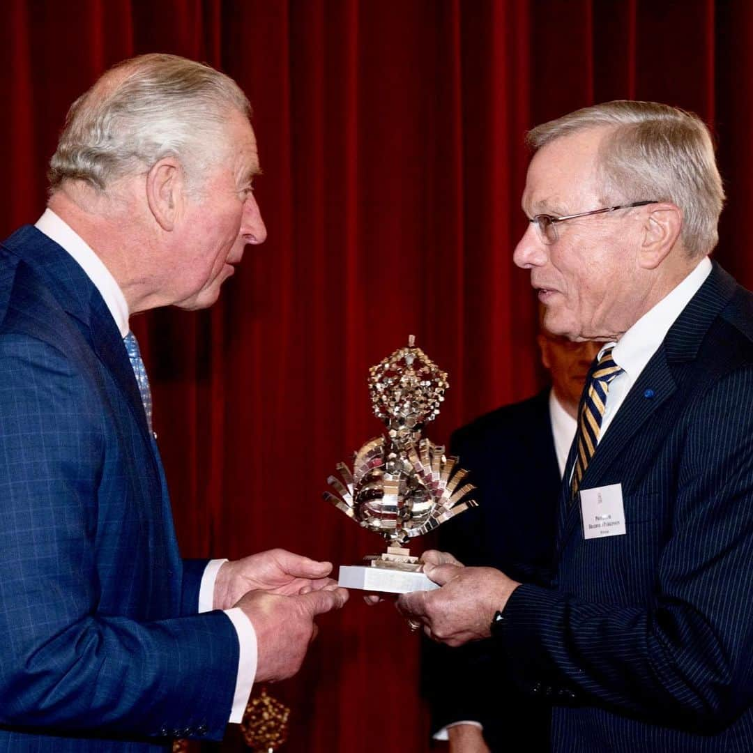 ロイヤル・ファミリーさんのインスタグラム写真 - (ロイヤル・ファミリーInstagram)「🏆📱🗺Yesterday The Prince of Wales, on behalf of Her Majesty The Queen, presented The Queen Elizabeth Prize for Engineering to a team of scientists whose work and development on the Global Positioning System (GPS) is now invaluable to so many people around the world.  Dr Bradford Parkinson, Professor James Spilker, Jr, Hugo FrueHauf, and Richard Schwartz were all awarded the 2019 prize. Sadly Professor James Spilker passed away in September. His wife Anna received his award today.  GPS has revolutionised modern society. It has enabled anyone with a smartphone to pinpoint their exact location on earth at any time. It is used in a range of applications including aviation safety, banking, shipping, logistics and travel directions.  Since 2013 the prize has been awarded on alternate years and has become the world’s most prestigious engineering accolade. It celebrates ground breaking innovations in engineering and it is hoped to inspire the next generation of engineers.」12月4日 19時53分 - theroyalfamily