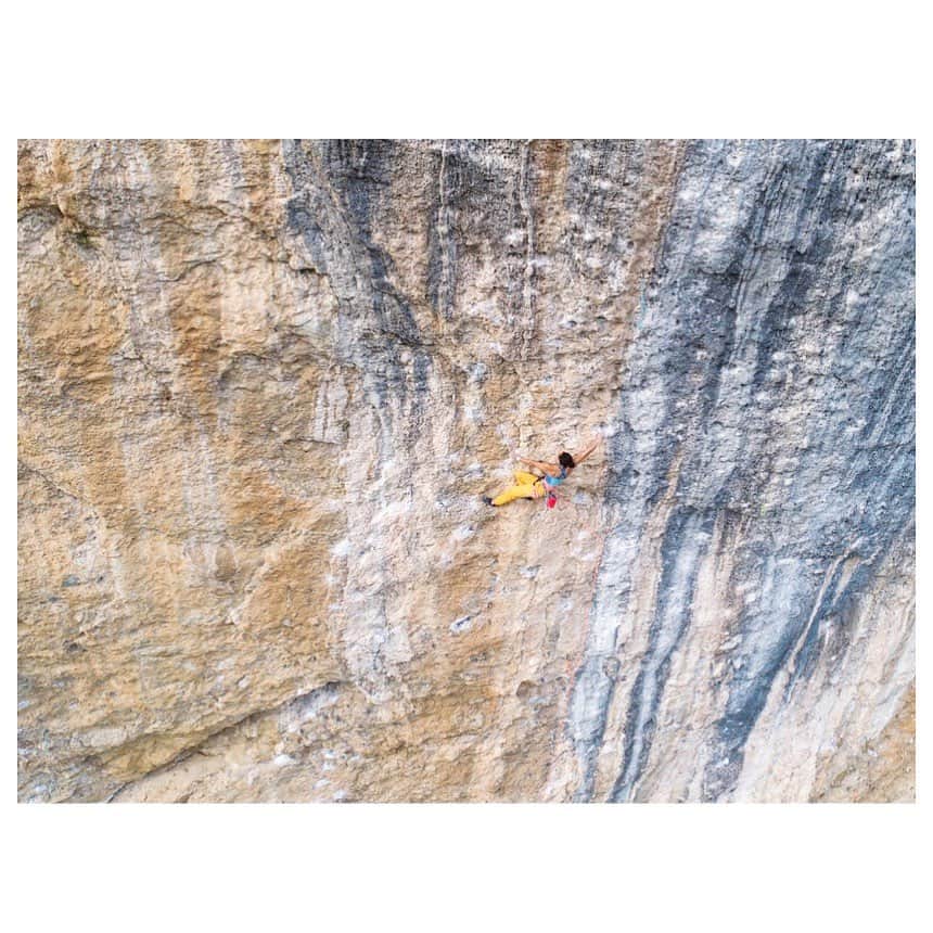 小林由佳さんのインスタグラム写真 - (小林由佳Instagram)「Nice to see how much climber is small on the Rock. ・ ・ #respect #Nature #🌏🧗‍♀️ ・ @mammut_japan  @unparallelup」12月4日 19時59分 - yuca_tan